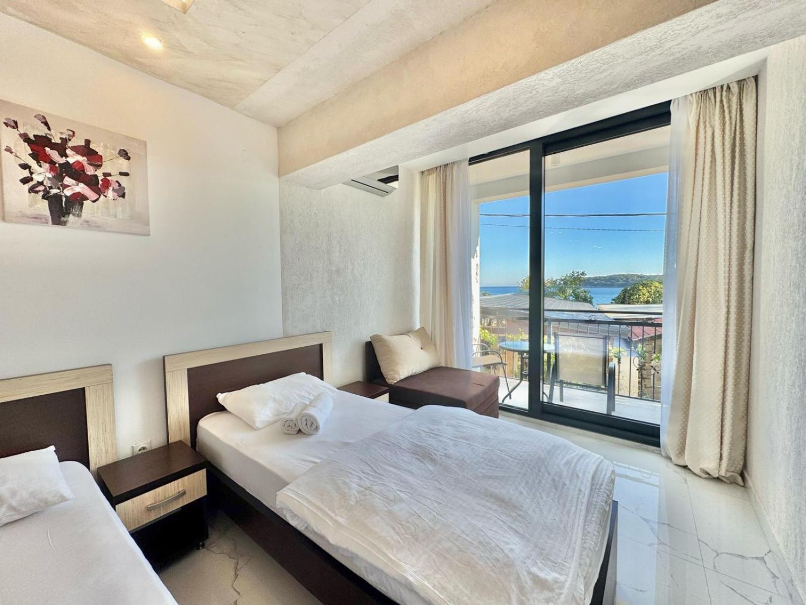 Pensjonat Beachfront Palma - Jaz Budva