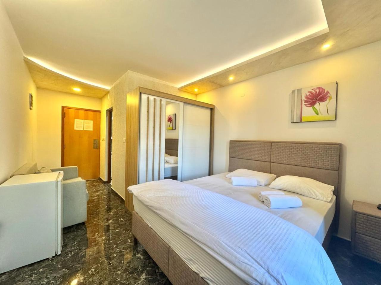 Pensjonat Beachfront Palma - Jaz Budva